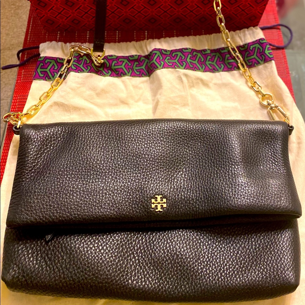 Like new Tory Burch crossbody bag… She would love ❤️ a new home